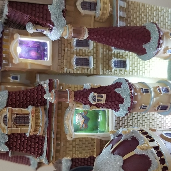 Disney Castle Collection Beauty And The Beast BELLE Light Up CASTLE #10/… - Picture 8 of 9